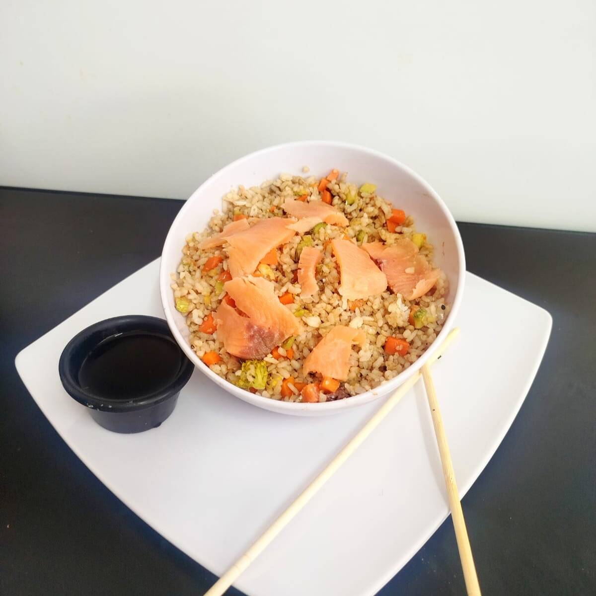 Yakimeshi Salmón