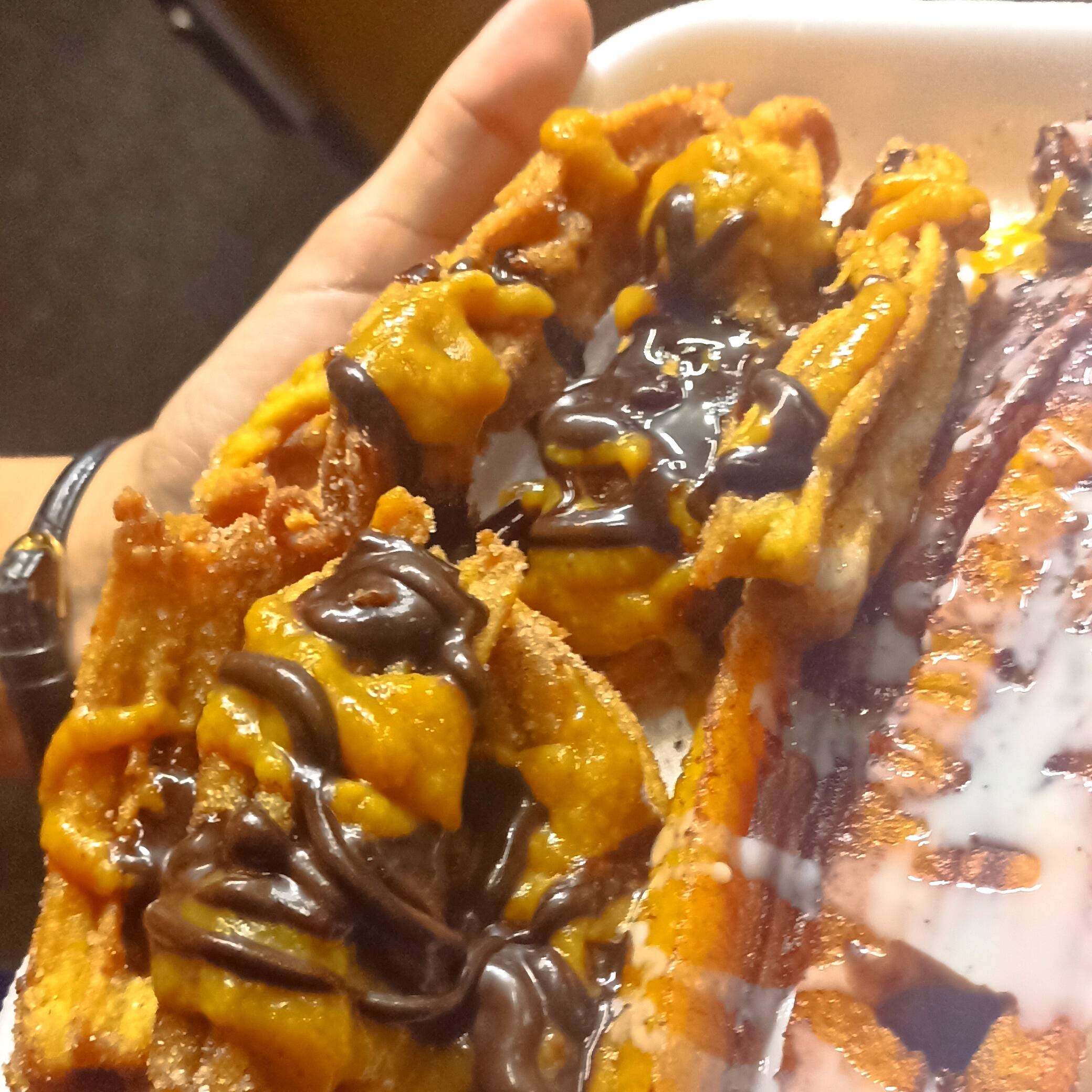6 Churritos con Chocolate y Plátano Frito Lechera