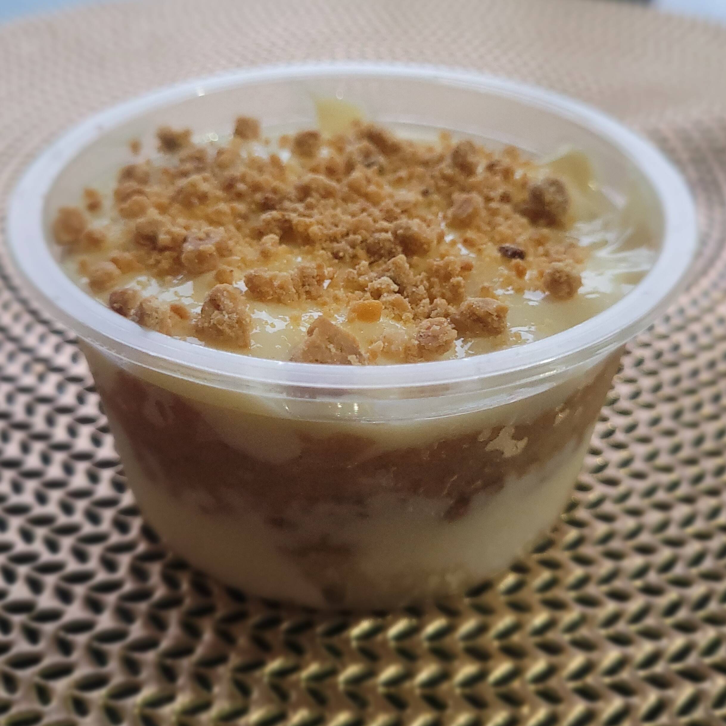 Massa branca e creme de Ninho com paçoca, trazendo aquele sabor irresistível de amendoim e uma textura deliciosa. Aproximadamente 210g.