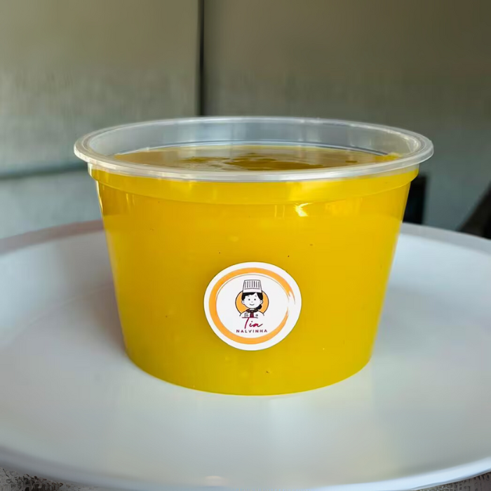 Preparado com um rico caldo de galinha, este caldo de mandioquinha realça o sabor caseiro e reconfortante, oferecendo uma experiência acolhedora. Finalizado com cheiro-verde fresco, que adiciona um toque aromático irresistível.