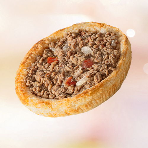 A Esfiha de Carne que você já ama, agora feita com nossa deliciosa massa folhada, quentinha e crocante, que torna tudo ainda mais especial.
