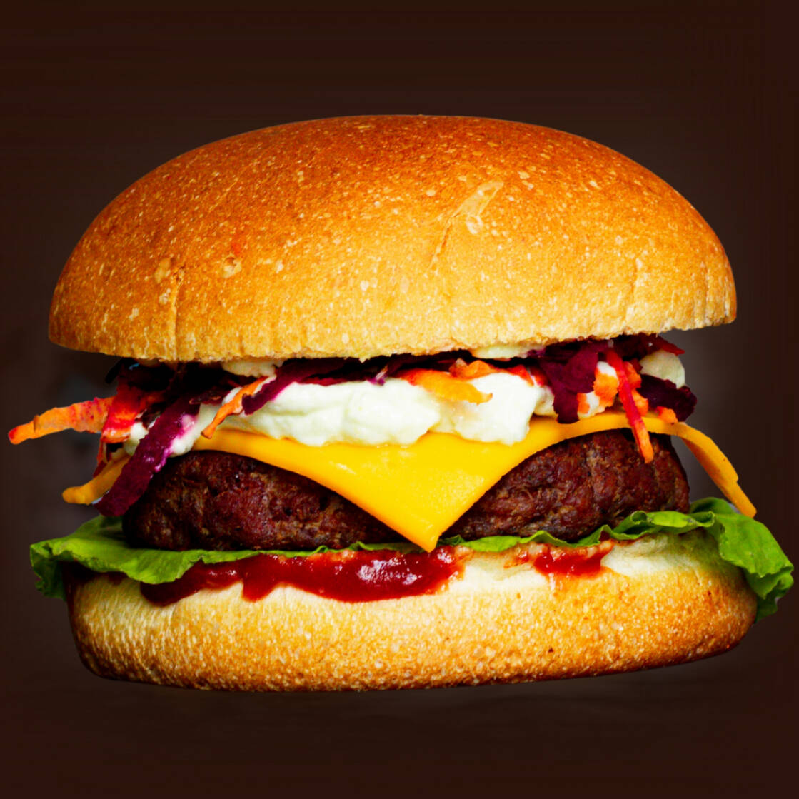 X-Salada Tropical premium Pão Brioche burguer 100g alface americano fatia de queijo Cheddar, cenoura ralada beterraba ralada Maionese artesanal da Casa molho especial)