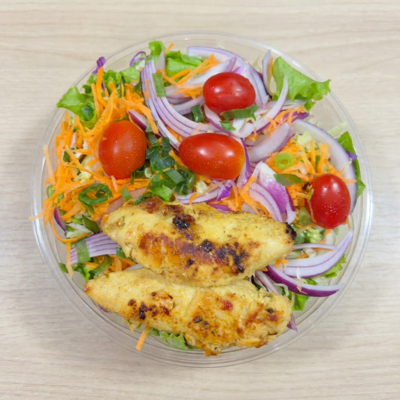 Mix de folhas frescas, acompanhado de filet de frango