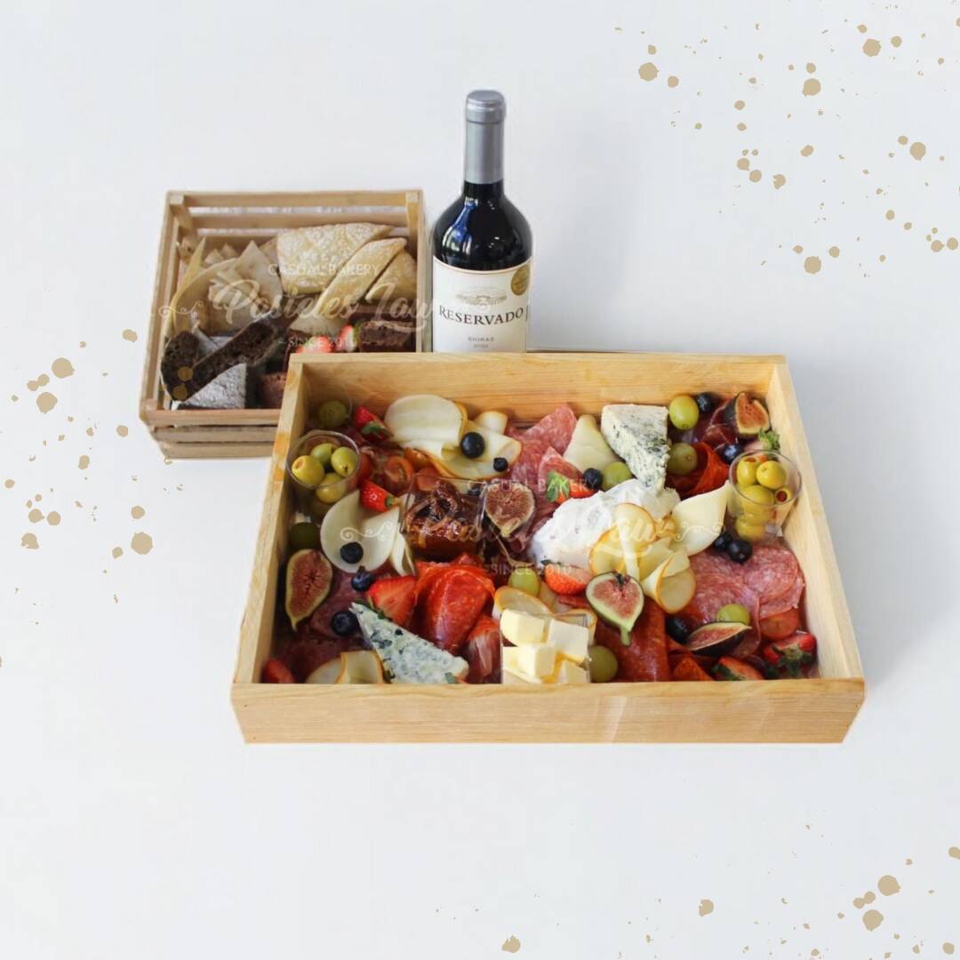Caja Mediana de Carnes Frias, Quesos & Postre