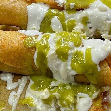 Cinco flautas de papa con queso