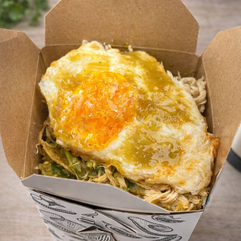 Wokbox 16oz Chilaquiles Verdes con Huevo