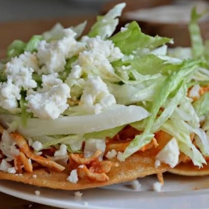 Tostadas de Tinga de Pollo