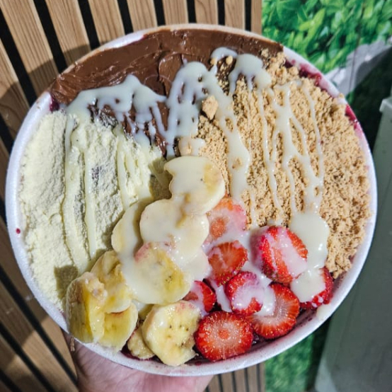 1 litro com: banana, morango, leite em pó, paçoca, leite condensado e granulado