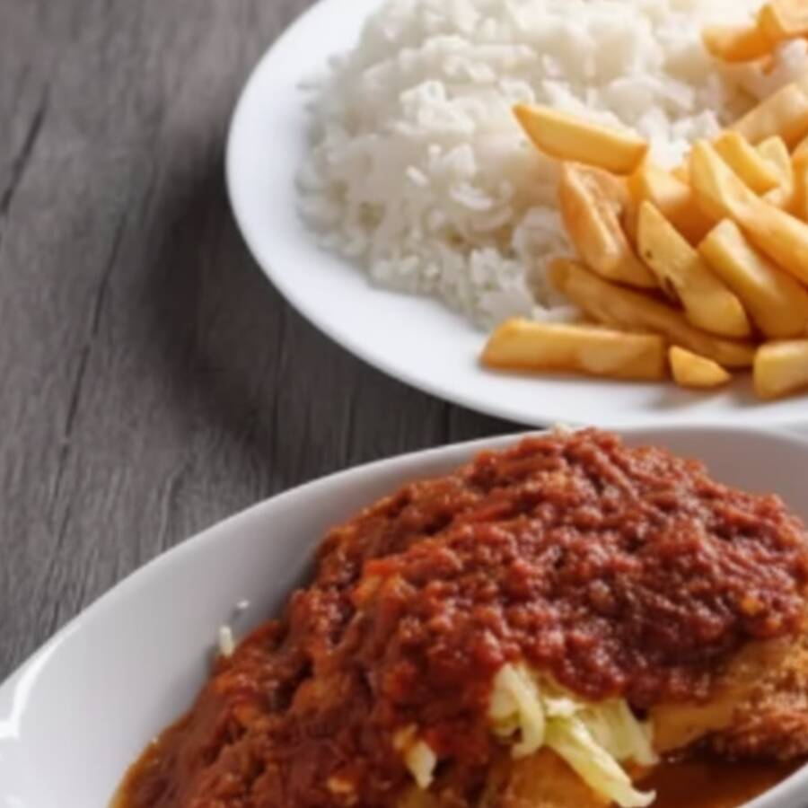 Arroz, Feijão, Fritas e um delicioso Filé de Frango Parmegiana.
