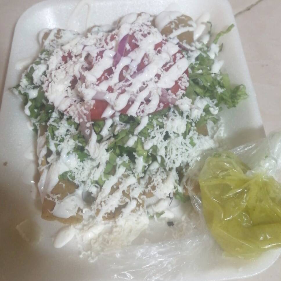 Tacos Dorados de Pollo Guisado