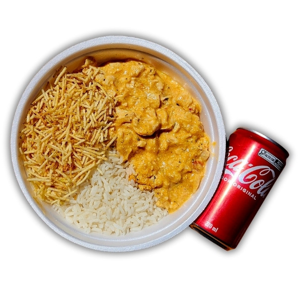 Strogonoff de frango cremoso, arroz soltinho, batata palha crocante e Coca-Cola 220ml pra completar!