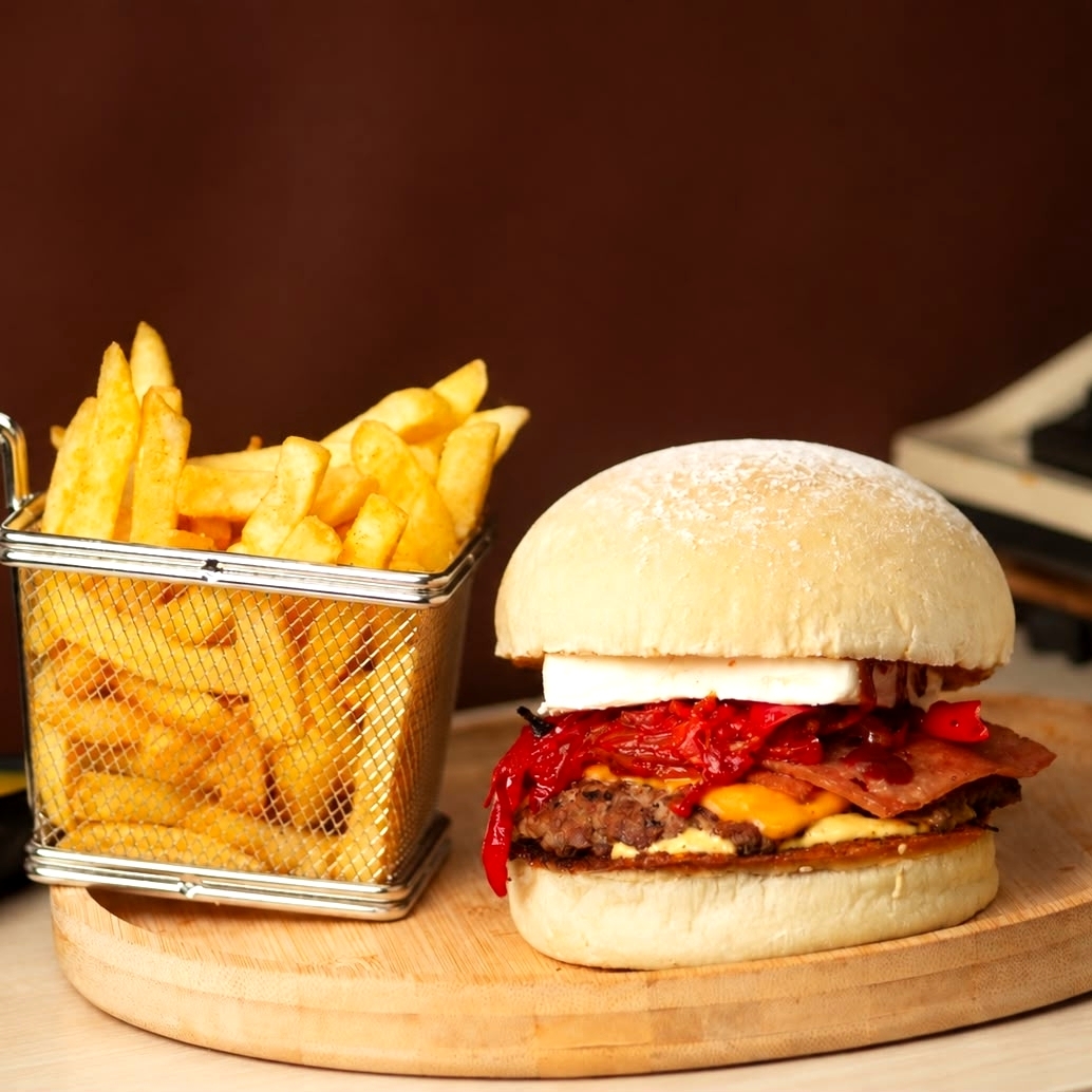 Combo JK Red Pepper Burger + Papas a la Francesa