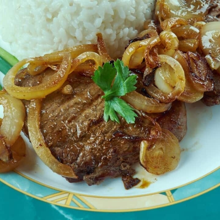Bistec Encebollado