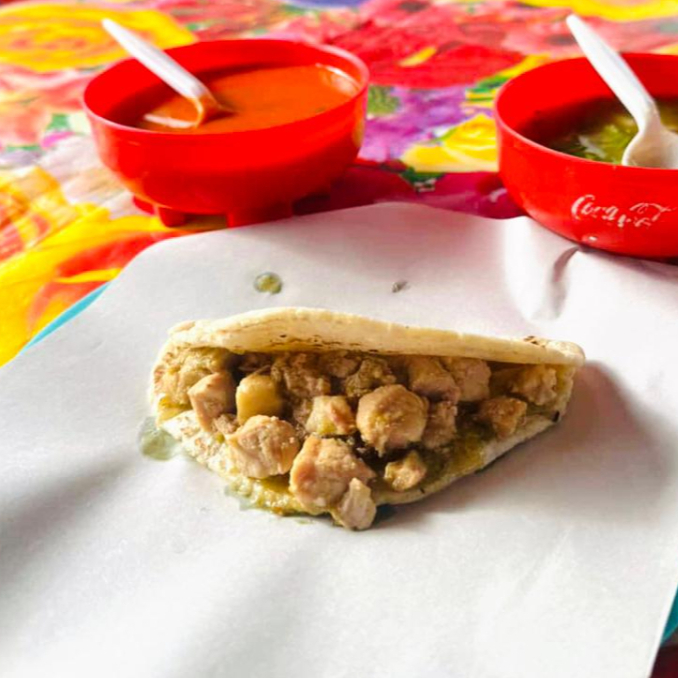 Taco de puerco en salsa verde