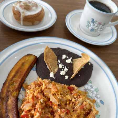 Huevos al Gusto, Cafe y Pan del Dia