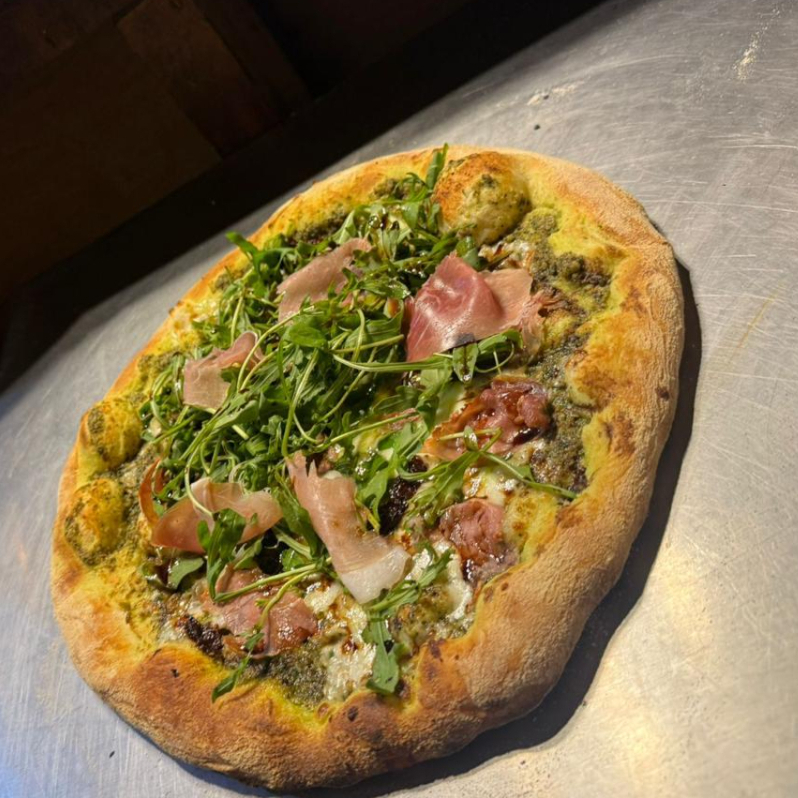 Pizza Prosciutto & Pesto