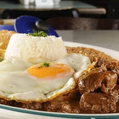 Picadinho Carioca - Carne, Ovo Frito, Arroz, Feijão e Farofa.