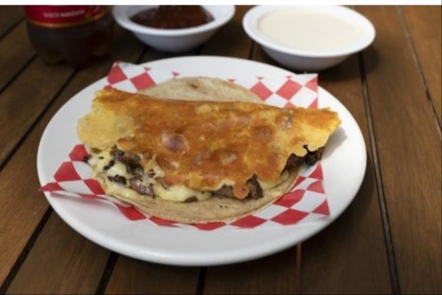 COSTRA DE QUESO CON CARNE ARABE