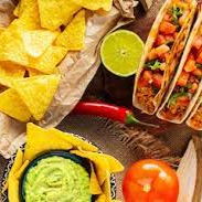 2 mini burrito de chilli, 4 quesadilhas de chilli, nachos, 2 tacos e 1 guacamole.
*Foto ilustrativa