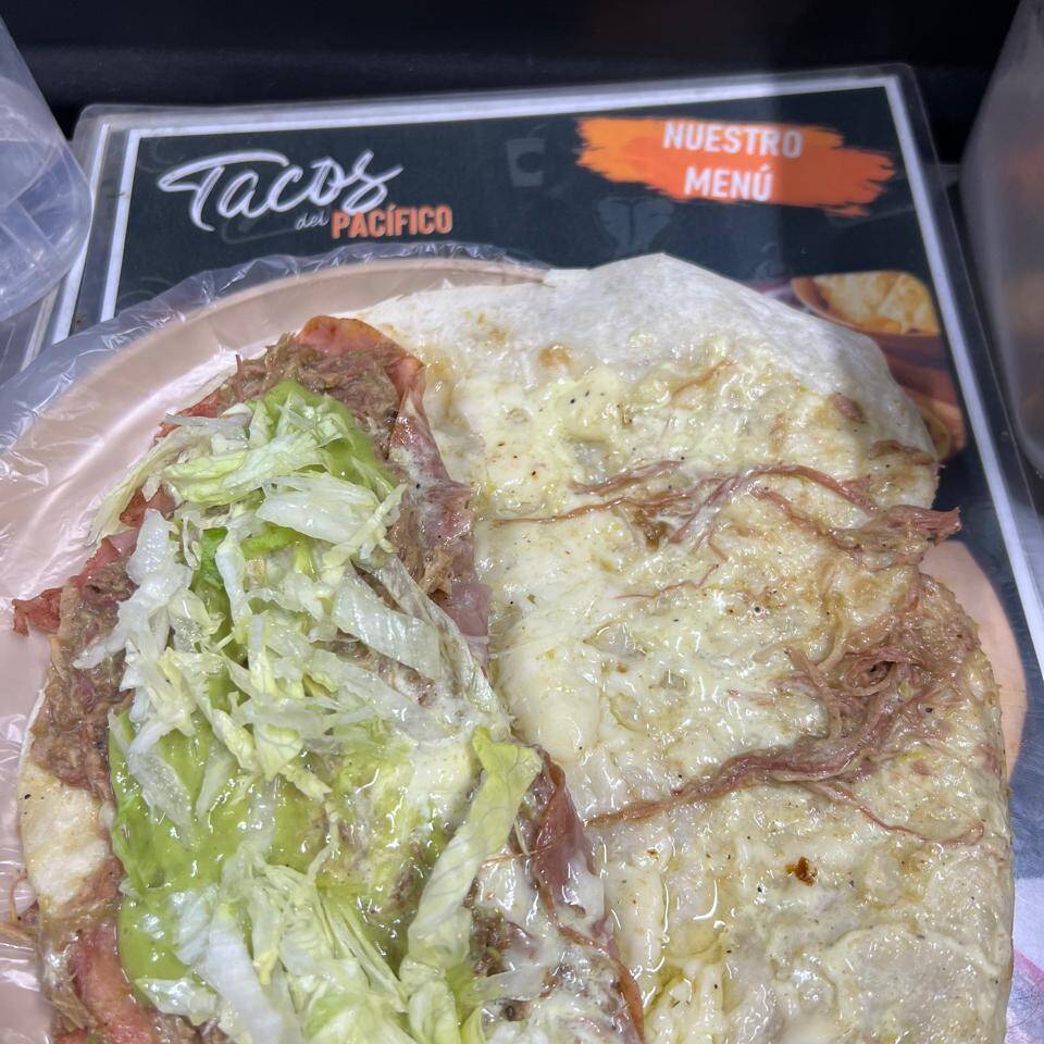 Gringa Deshebrada con Jamón