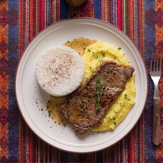 Arroz con Bisteck y Puré
