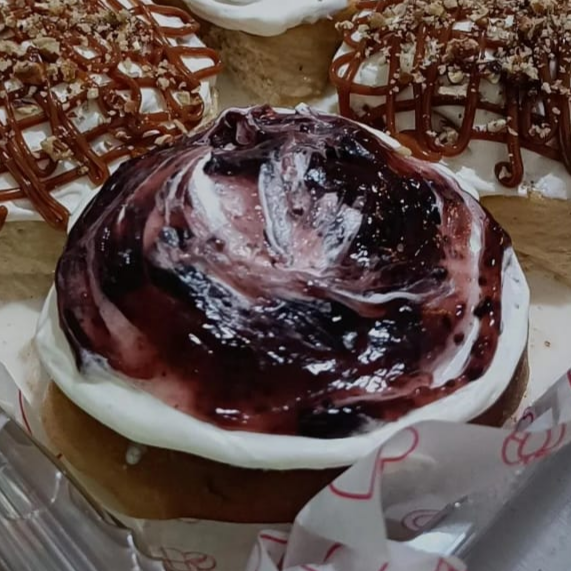 ROL DE CANELA GOURMET QUESO/ZARZAMORA
