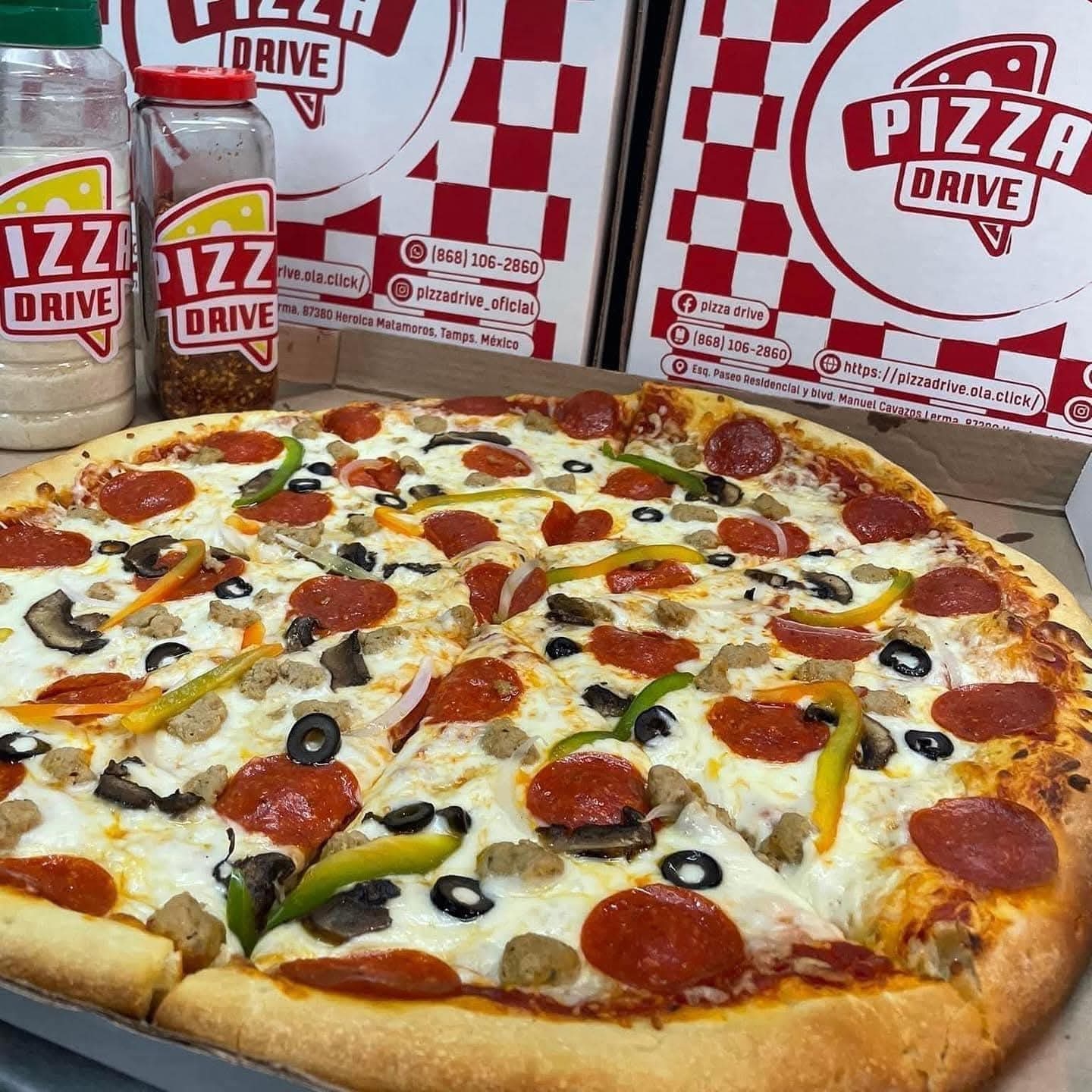 Pizza Extra Grande 19" Deluxe
