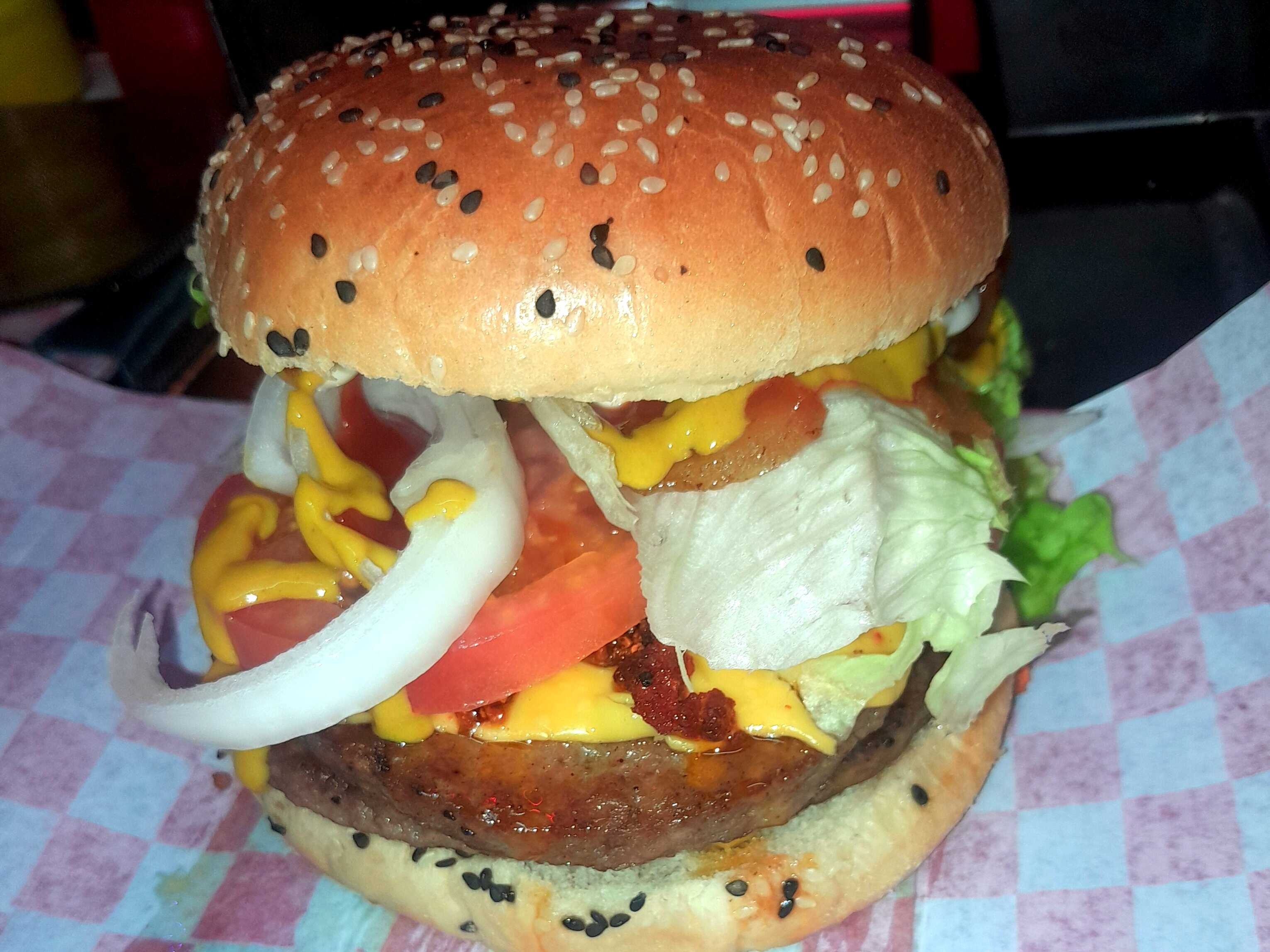 Los Cuates Burgers & Hot Dogs