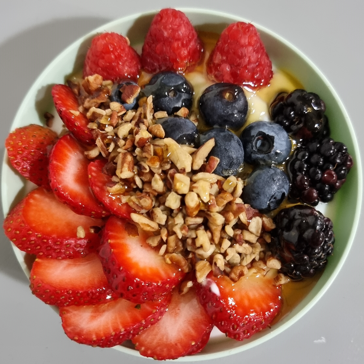 Bowl yogurt Berries