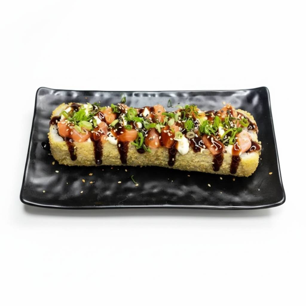 Big Hot Crocante! Uma generosa porção de sushi empanado e frito à perfeição, com uma casquinha super crocante por fora e um recheio suculento por dentro. Feito com arroz temperado, nori, salmão cru, cream cheese cremoso e um toque especial de cebolinha.