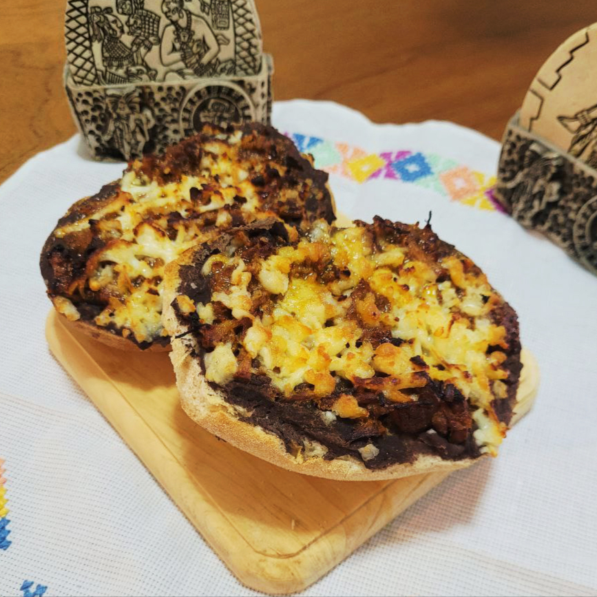 Molletes con Cochinita Pibil (orden)
