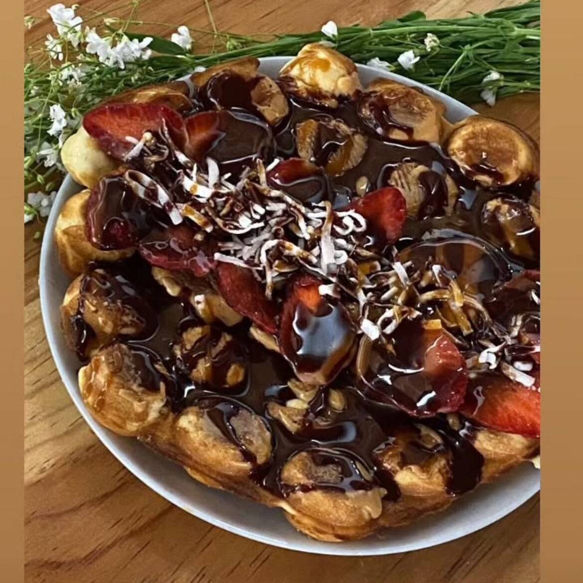 Waffle Burbuja de NUTELLA Y FRESA