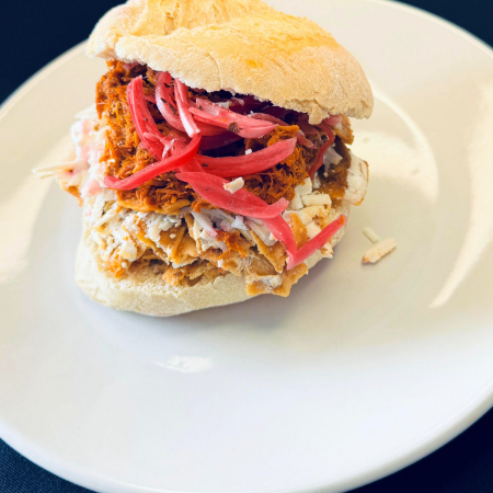 Torta de Chilaquiles con Cochinita Pibil