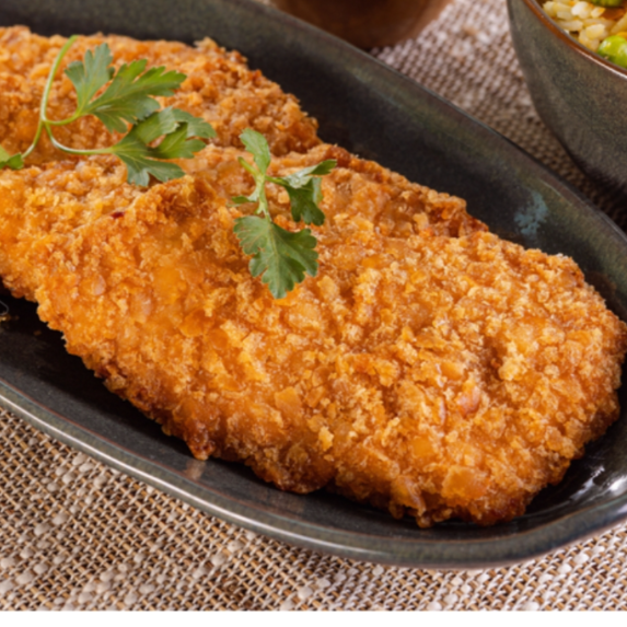 🍗🔥 FILÉ DE FRANGO CROCANTE: douradinho por fora e irresistível! 🔥🍛
Sabe aquela comida caseira que conquista já na primeira garfada? 😋❤️ Nosso filé de frango crocante tem uma casquinha douradinha e crocante por fora, mantendo o frango macio e suculento por dentro. Uma delícia preparada no capricho para deixar seu almoço ainda mais especial! 🍗✨🤤
Para acompanhar, servimos espaguete na manteiga com azeitonas, couve refogada no alho e batata frita douradinha e crocante. Uma combinação deliciosa de sabores e texturas que dá água na boca! 🍝🫒🥬🍟
E, claro, não pode faltar arroz branco soltinho e você escolhe entre o tradicional feijão de caldo ou o delicioso feijão tropeiro. 🫘🍚
💚 No Cheiro Mineiro, cada marmita é preparada com carinho, capricho e aquele tempero caseiro que faz você se sentir em casa!
🔥 Peça já a sua e transforme seu almoço em um momento delicioso! 🍽️😋