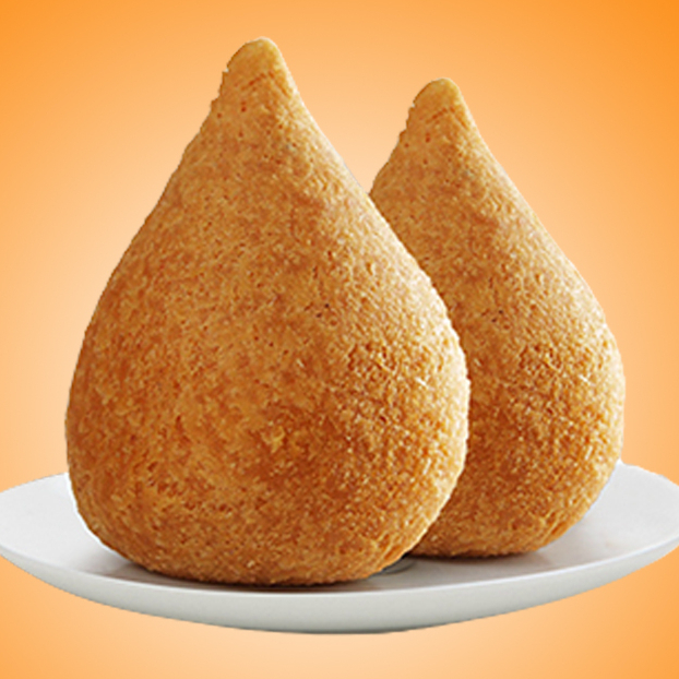 Massa artesanal da casa recheada de frango bem temperado