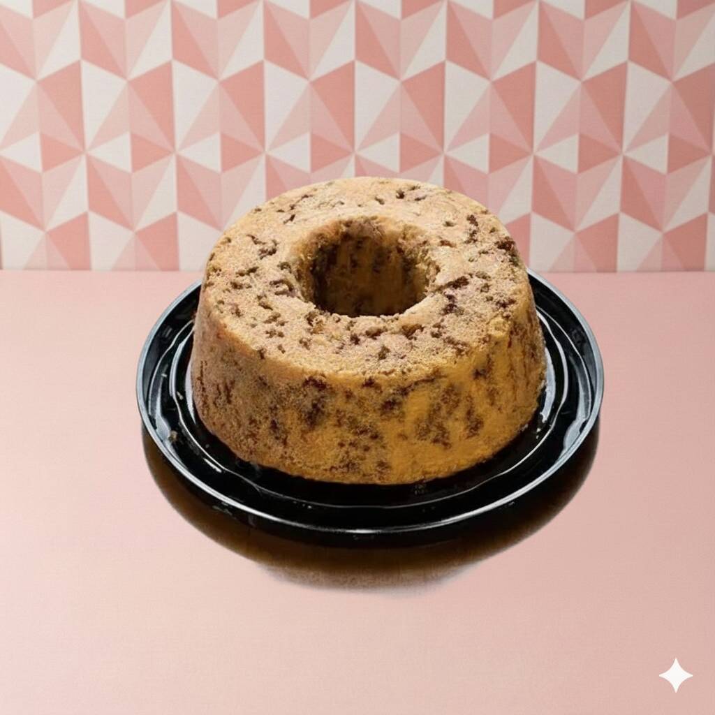 O equilíbrio perfeito entre a massa fofinha de baunilha e granulados de chocolate que derretem na boca. Aquele clássico com gostinho de infância, finalizado com um toque artesanal.