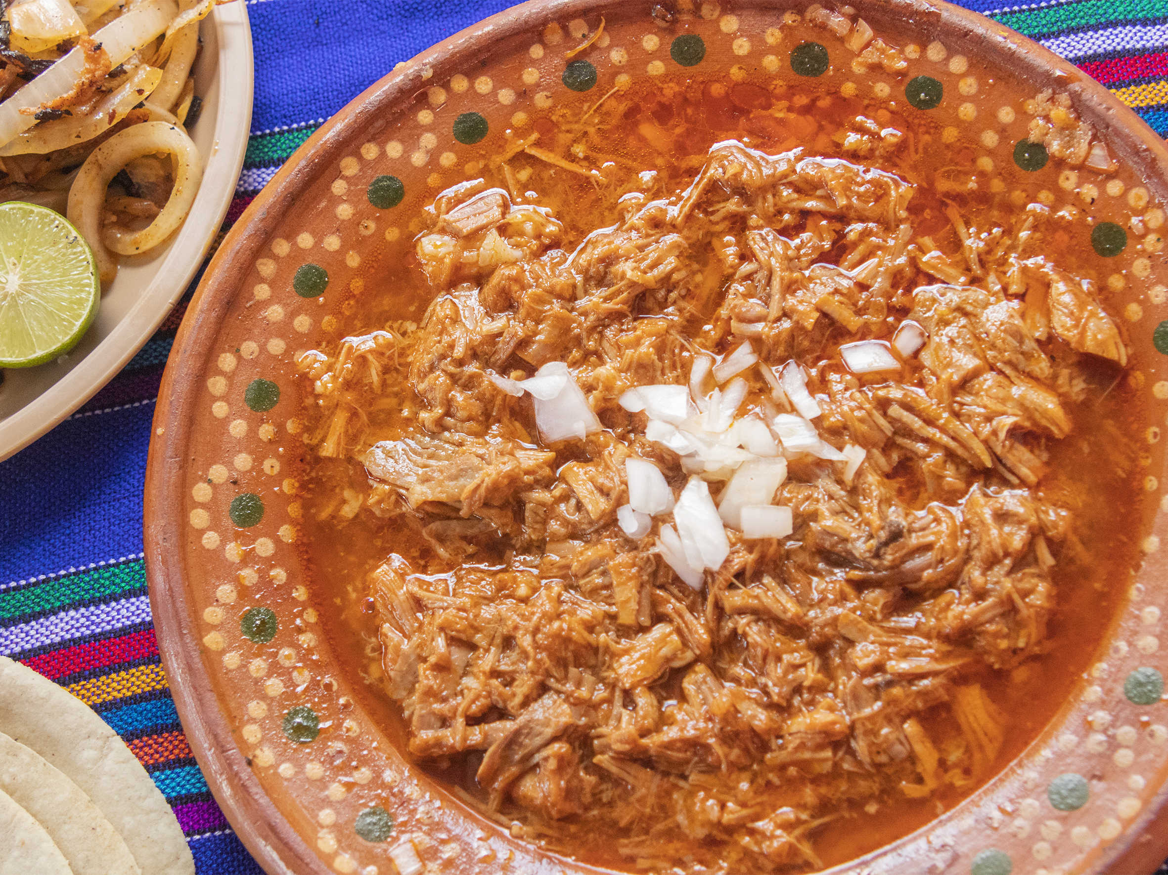Orden de 1 Kilo de Barbacoa con Tortillas, Cebolla