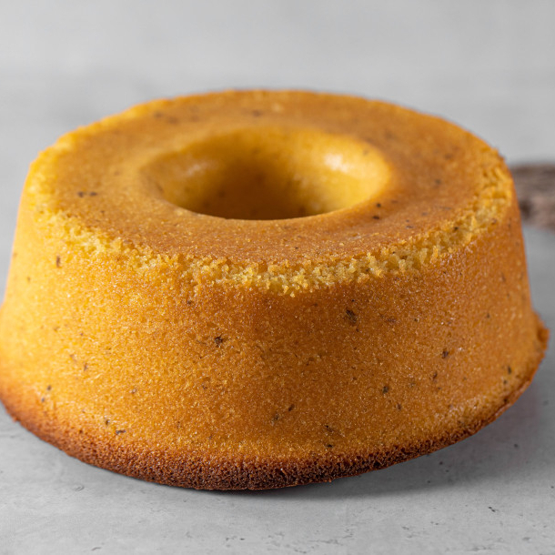 Delicioso bolo de fubá massa leve e macia.