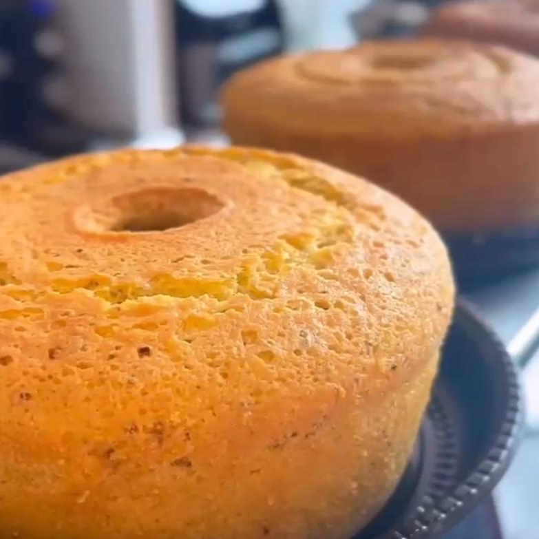 Feito com laranja de verdade , fofinho e muito saboroso. Peso Aprox 550 gr.