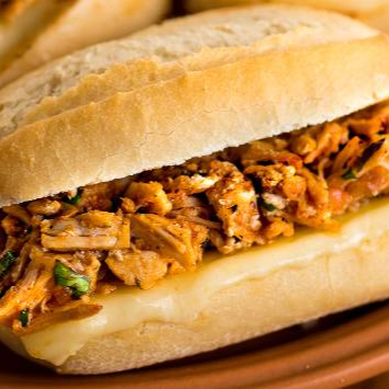 Pão francês e pernil com queijo