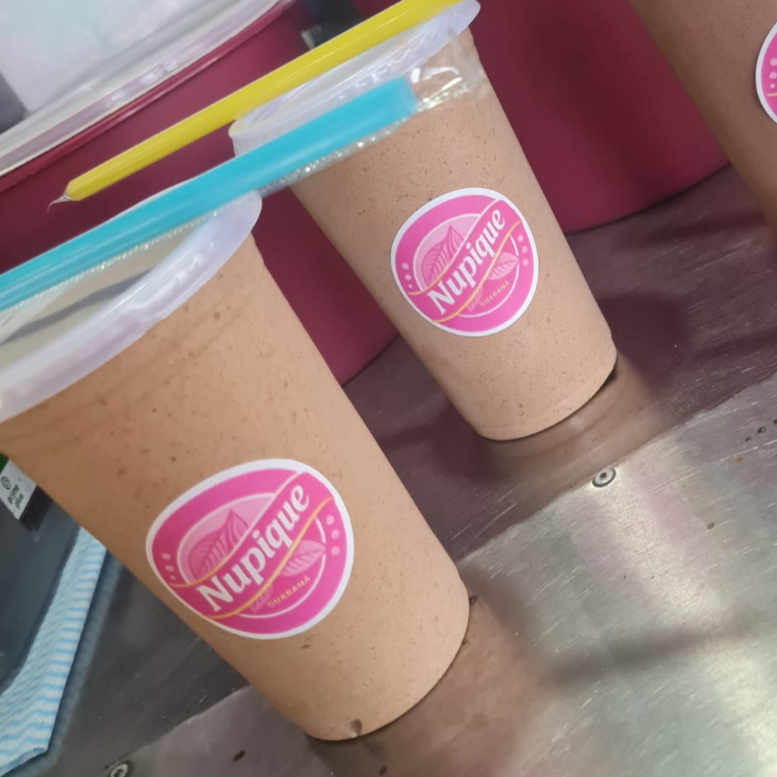 Dose dupla de energia Nupique: duas vitaminas cremosas com banana fresca, guaraná em pó, leite em pó, castanhas e amendoim. Escolha entre Tradicional, Cacau ou Cappuccino e entre no Pique de verdade. Consumo Imediato pois leva Banana.