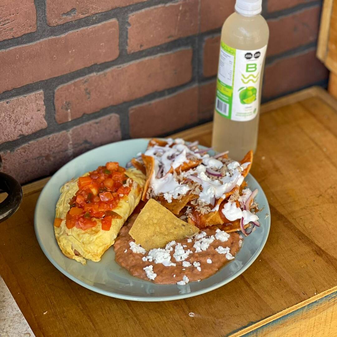 Omelette con Jamón, Tocino y Chilaquiles