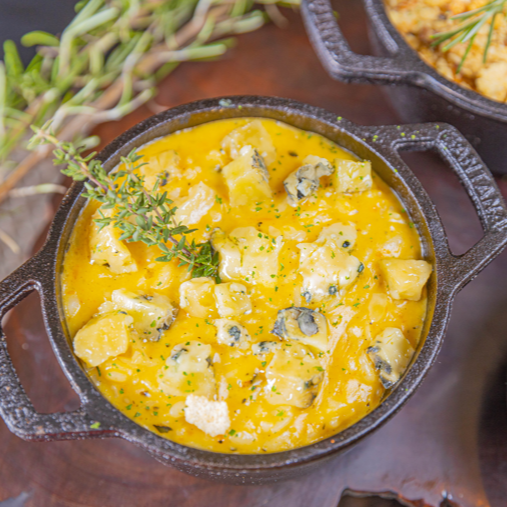 Um risoto bem feito é outro nível, agora bem feito, com cabotiá assada na brasa da nossa parrilla e queijo gorgonzola viram um risoto inesquecível que irão te levar aos céus.