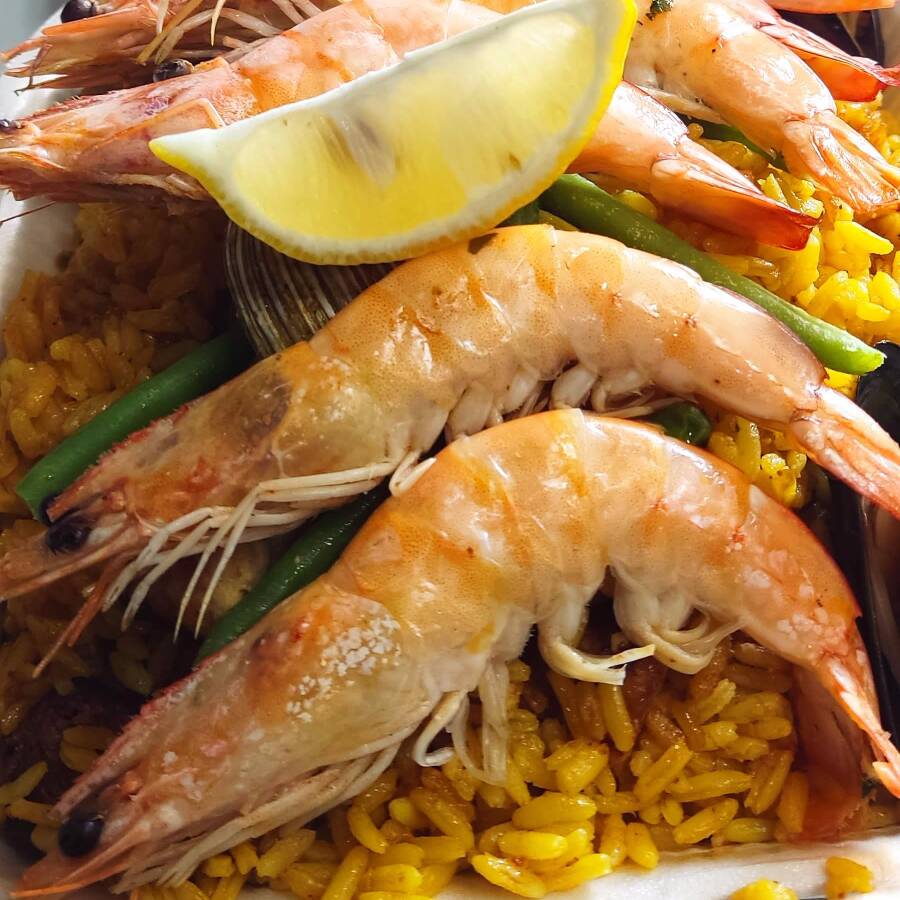 1 Kilo Paella Mixta 2 Baguette 1 Alioli 1 Salsa