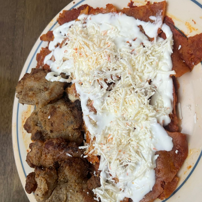 Chilaquiles con Cecina Guajillo