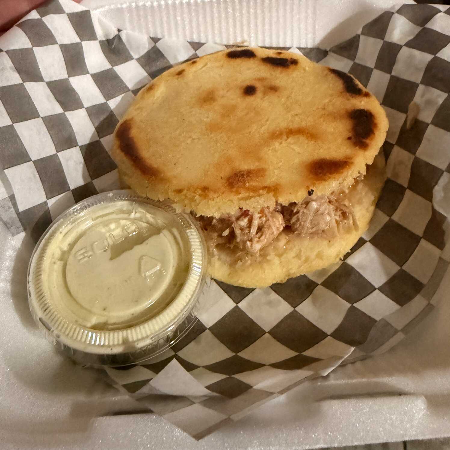 Arepa de Pollo Mechado COLOMBIANA