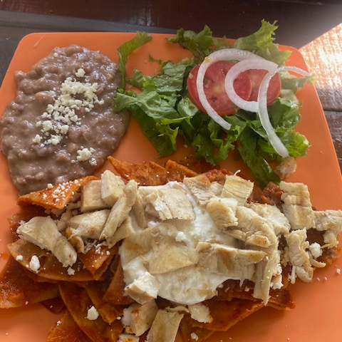 Chilaquiles con Pollo Natural