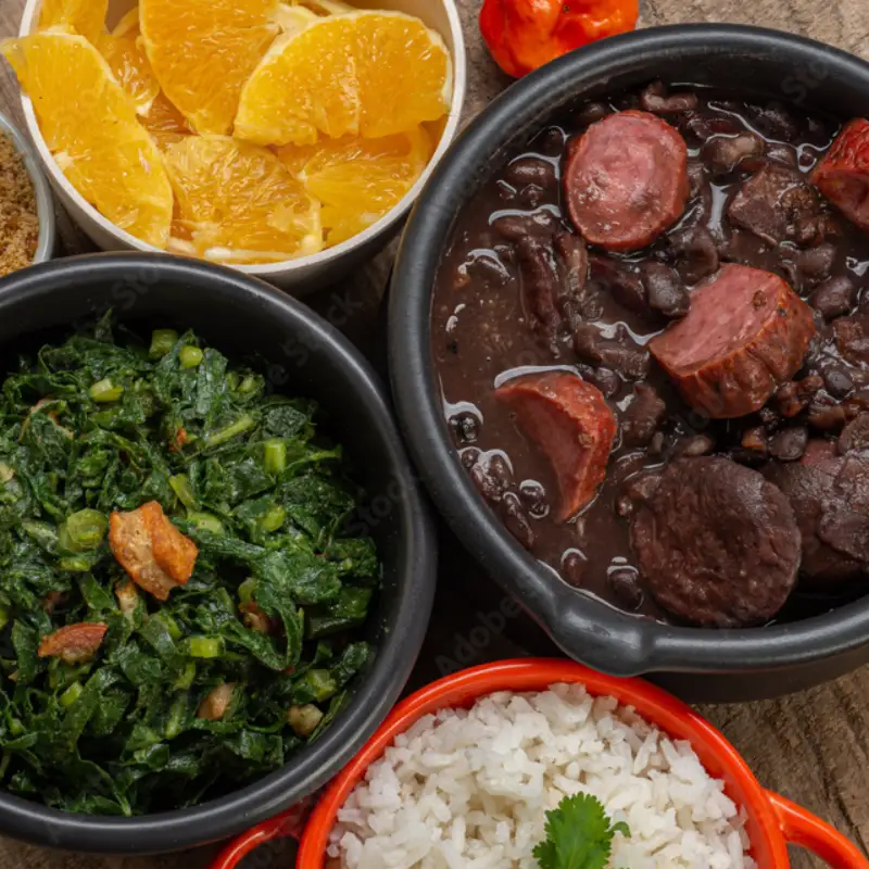 Feijoada completa para 1 pessoa, perfeita para o seu sábado! Os itens são enviados separadamente. Acompanha: Feijoada leve; Arroz branco soltinho e banana à milanesa; Farofa e torresmo crocante; Couve refogada e laranja fatiada; Vinagrete fresco. #feijoada #kitfeijoada #combo #combofeijoada
