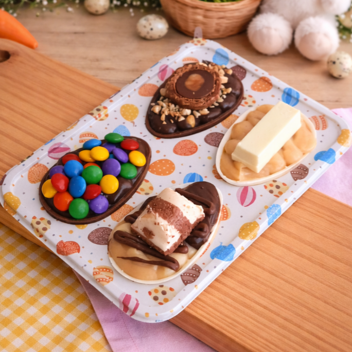 Irresistíveis mini ovos de colher (≈50g cada): Ferrero, Kinder, KitKat e Colorê. Casquinhas sabor chocolate ao leite e branco, recheadas com brigadeiros cremosos e finalizadas com Nutella, meio bombom Ferrero com amendoim, Kinder, KitKat e confeitos coloridos. 🍫✨