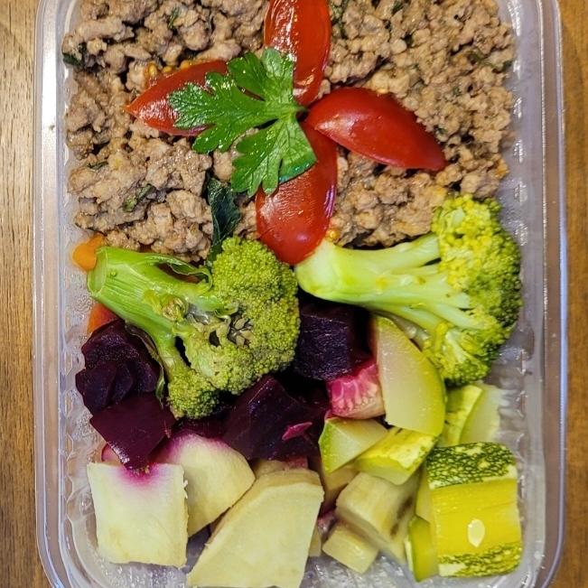 Purê de batata, legumes e carne moida